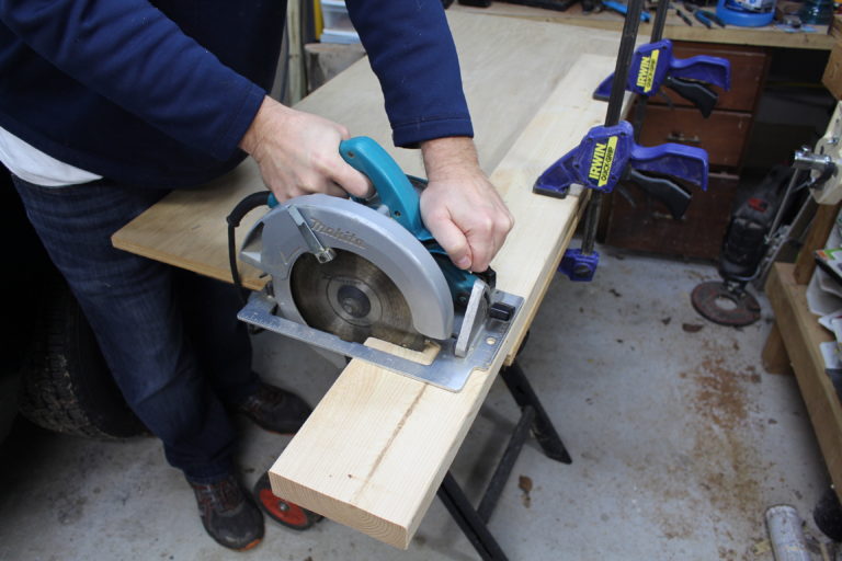 Handling Circular Saw Kickback